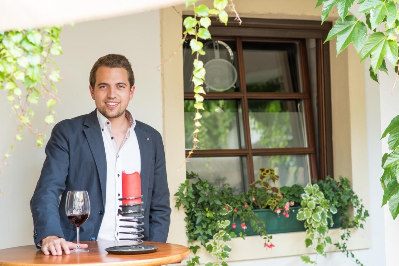 Weingut Burger Hotel Kalladorf Exterior photo