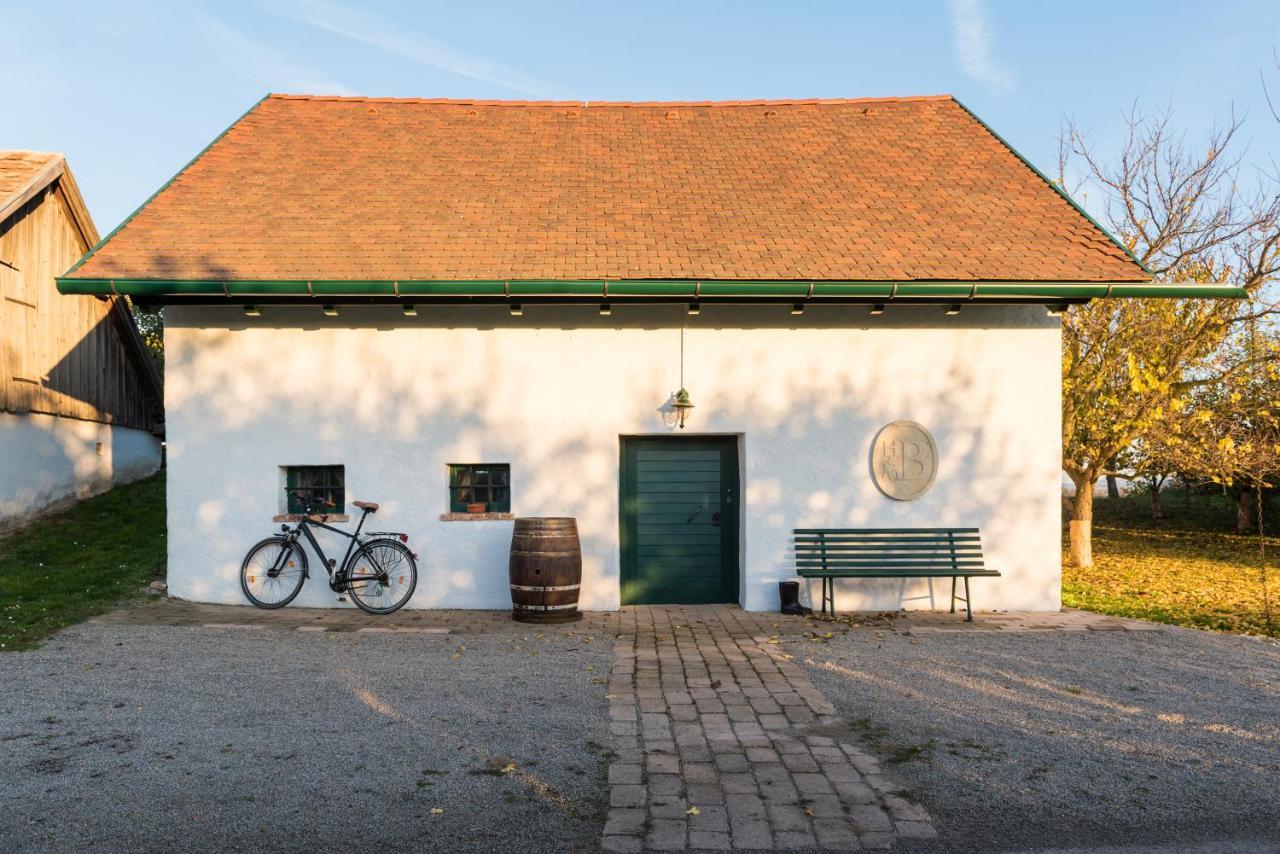 Weingut Burger Hotel Kalladorf Exterior photo